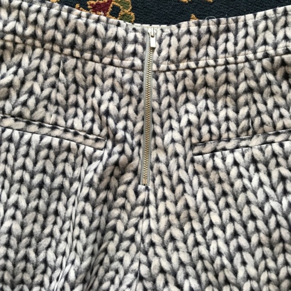Banana Rep Yarn Printed Trompe L'oeil Shorts - Picture 5 of 6